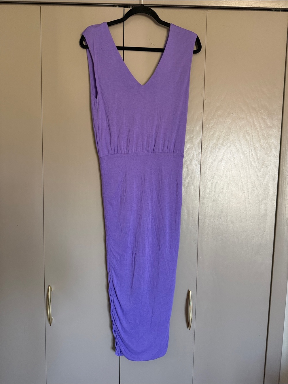 Alice + Olivia Sleeveless V-Neck Lavender Midi Dress